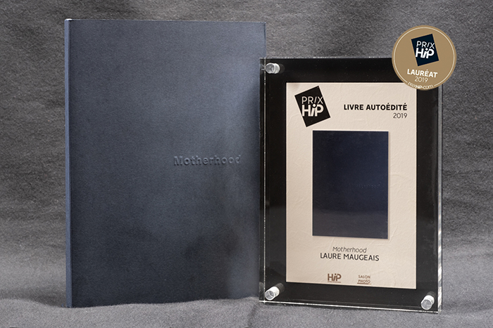 Lauréat du Prix HiP 2019 catégorie "Livre autoédité" : Motherhood, de Laure Maugeais Lauréat du Prix HiP 2019 catégorie "Livre autoédité" : Motherhood, de Laure Maugeais