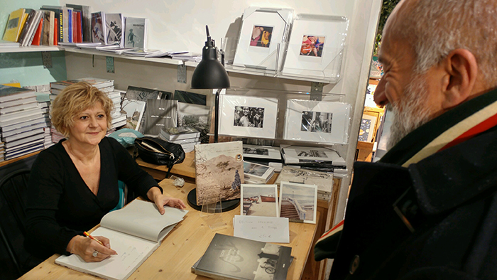 PHOTOS La signature de FLORE à la librairie Artazart (Paris)