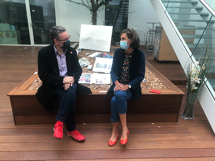 Rencontre avec Mme Florence Provendier, députée des Hauts-de-Seine, autour du livre de photographie