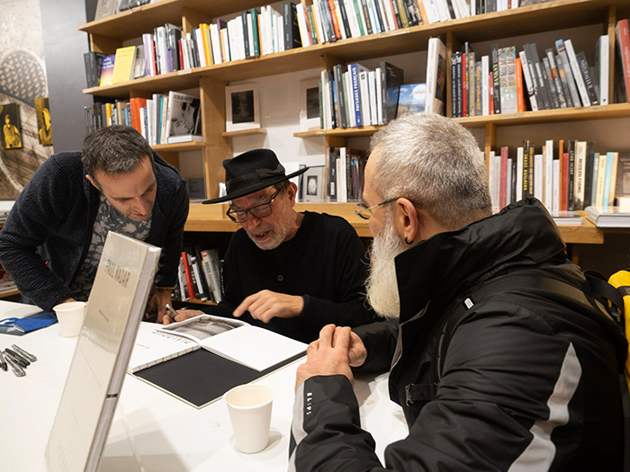 Retour en images sur la signature de Jean-François Spricigo et Payram, distingués aux Prix HiP 2021, à la librairie La Comète Retour en images sur la signature de Jean-François Spricigo et Payram, distingués aux Prix HiP 2021, à la librairie La Comète