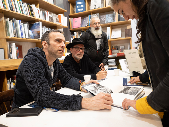 Retour en images sur la signature de Jean-François Spricigo et Payram, distingués aux Prix HiP 2021, à la librairie La Comète