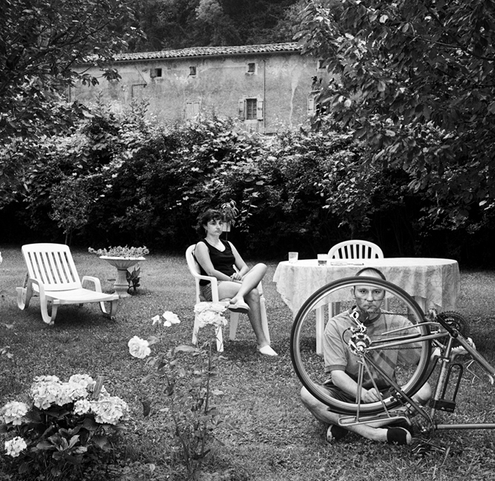 Jean-Claude Delalande et sa série "Quotidien" à l'exposition En famille, organisée par HiP